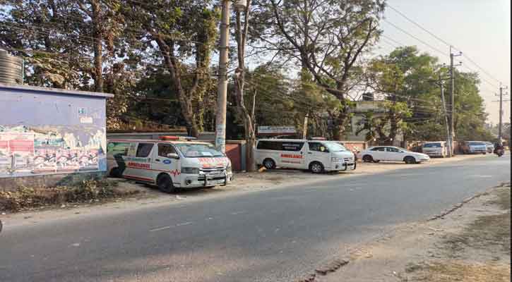শ্রীপুর উপজেলা স্বাস্থ্য কমপ্লেক্সের সামনে থাকা প্রাইভেট অ্যাম্বুলেন্সের সিন্ডিকেট ‎