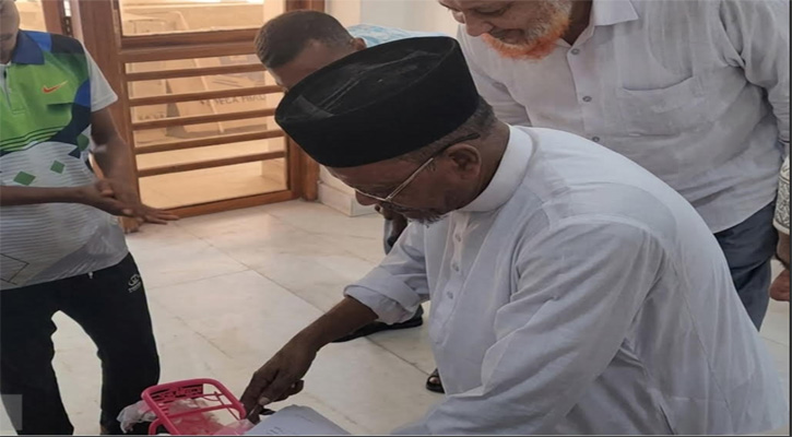 জামায়াত আমির, তথ্য ফাঁস হওয়ার ফেরত দিলো বাইসাইকেল