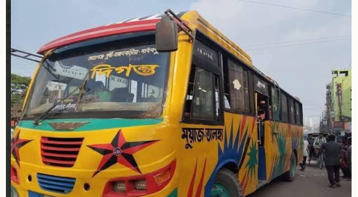 নবীনগরে দিগন্ত বাস সার্ভিসের ভাড়ায় বৈষম্যের অভিযোগ, ক্ষুব্ধ যাত্রীরা