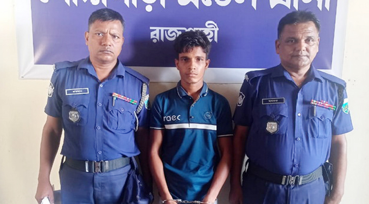 গোদাগাড়ীতে ৫টি সোনার বারসহ যুবক গ্রেপ্তার