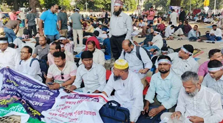 তিন দফা দাবিতে সারাদেশে অনির্দিষ্টকালের কর্মবিরতি ঘোষণা প্রাথমিক শিক্ষকদের