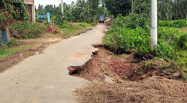 কারাগাও সড়কে দুরবস্থা, দুর্ভোগে এলাকাবাসী
