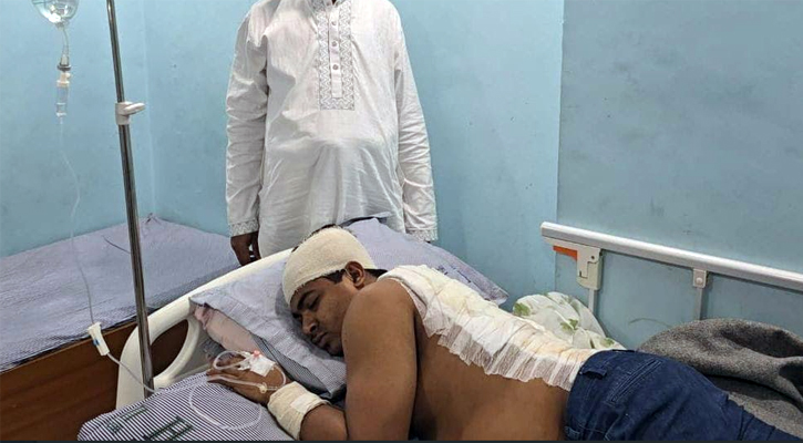 রূপগঞ্জে আধিপত্য বিস্তারকে কেন্দ্র করে তাঁতী দল নেতাকে কুপিয়ে জখম