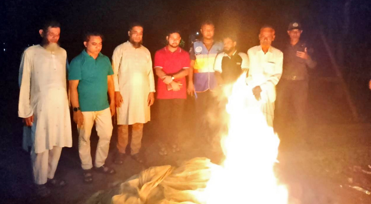 হালদা নদীর মোহনায় নৌ পুলিশের অভিযান: ১১৫০ মিটার অবৈধ জাল উদ্ধার ও ধ্বংস