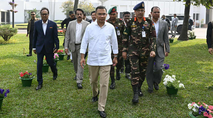প্রথমবারের মতো তেজগাঁওয়ের অফিসে প্রধানমন্ত্রী তারেক রহমান