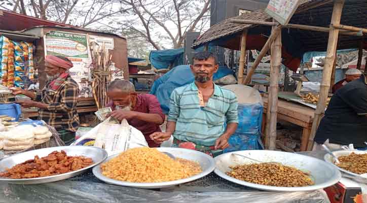 সিরাজগঞ্জে জমে উঠেছে ইফতারের বাজার