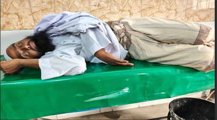 নওগাঁ  ব্যবসায়ীকে মারধর ও লুটের অভিযোগ