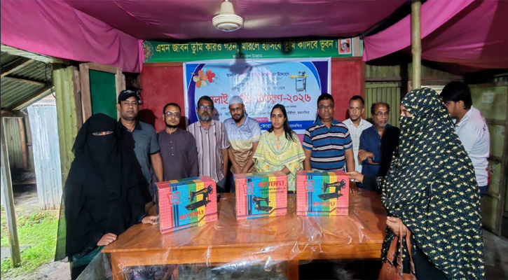 গৌরীপুর  সাংবাদিক ঐক্য ফোরামের সেলাইমেশিন বিতরণ