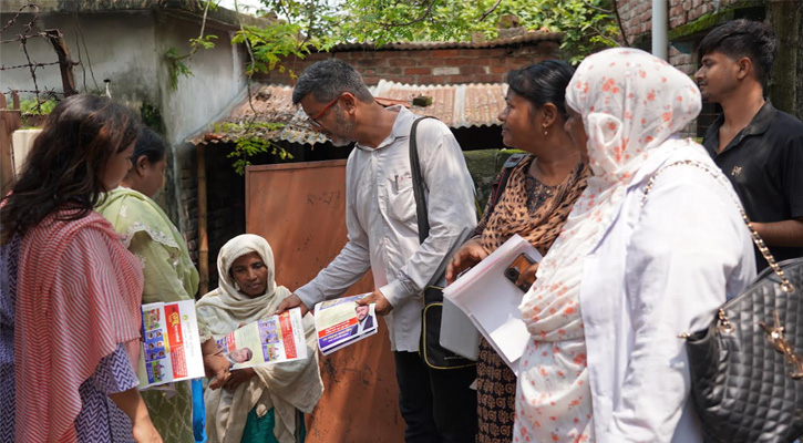 ৩০ ওয়ার্ডে জনসচেতনতামূলক লিফলেট বিতরণ