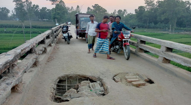 ধনবাড়ীতে 