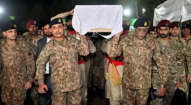 পাকিস্তানে আত্মঘাতী হামলায় নিহত ১৩ সেনা, আহত অন্তত ২৯
