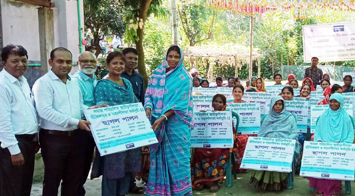 পার্বতীপুরে ১১১ উপকারভোগিকে কারিতাসের আর্থিক সহায়তা