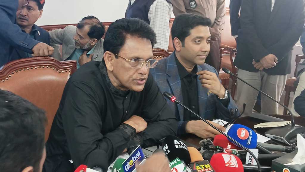 পাঠ্যক্রম পর্যালোচনাসহ শিক্ষায় তিন অগ্রাধিকার ঘোষণা