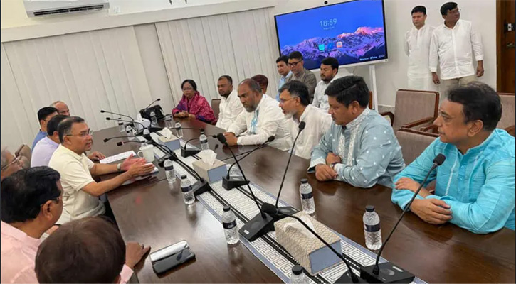 পরিচ্ছন্নতাকর্মীদের প্রধানমন্ত্রীর ঈদ উপহার