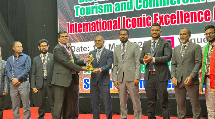 আইকনিক এক্সিলেন্স অ্যাওয়ার্ডে ভূষিত কামরুল ইসলাম