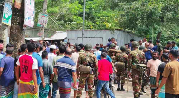 কুমিল্লায় মাজারে আগুন ও ভাঙচুর: ২২০০ জনের বিরুদ্ধে মামলা