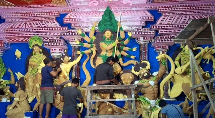 ধানের সাজে দুর্গা প্রতিমা, শরীয়তপুরে ব্যতিক্রমী আয়োজন