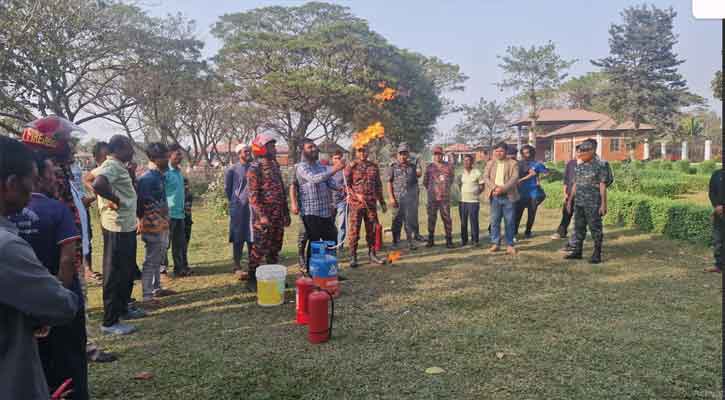 বদলগাছী ফায়ার সার্ভিসের অগ্নি নির্বাপণী মহড়া