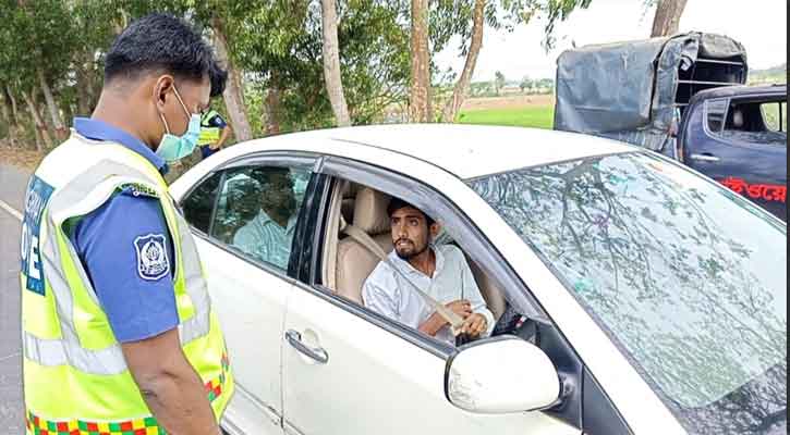 ঢাকা-খুলনা মহাসড়কে পুলিশি নিরাপত্তা, স্বস্তিতে যাত্রীরা