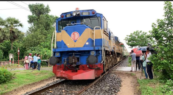 ৮ ঘণ্টা পর স্বাভাবিক হলো রাজশাহীর রেল যোগাযোগ
