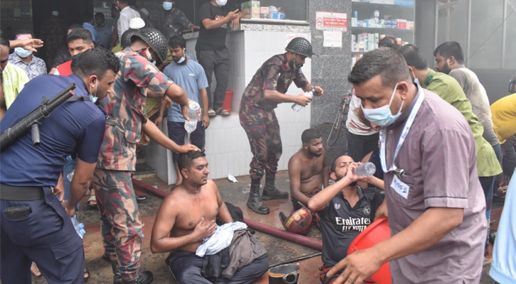 সাতক্ষীরা ব্লিজ হাসপাতালে আগুন, ৮ দমকল কর্মী অসুস্থ