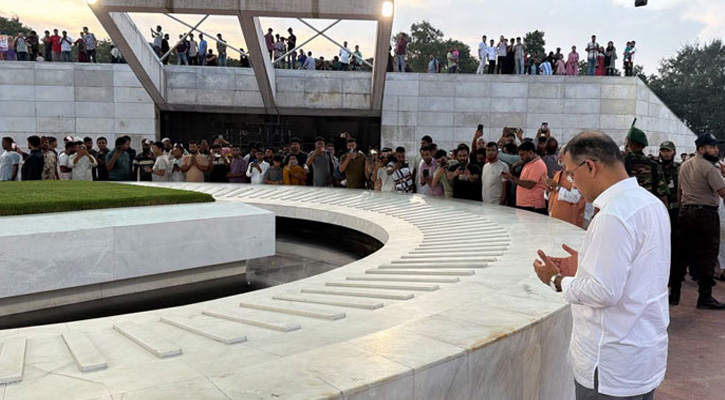রাষ্ট্রপতি নির্বাচন শেষে মা-বাবার কবর জিয়ারত প্রধানমন্ত্রীর