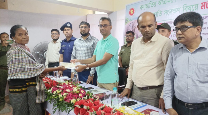 বন্যহাতির আক্রমণে লামায় ক্ষতিগ্রস্ত ৬৬ পরিবার পেল ২১ লাখ ৫৯ হাজার টাকা