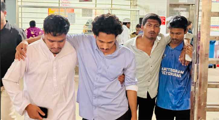 সংঘর্ষের ভিডিও করায় দুই  সাংবাদিকের উপর  হামলা করেছে কবি নজরুল কলেজ ছাত্রদল