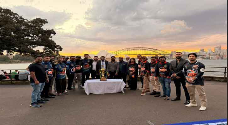 সিডনিতে প্রথমবারের মতো শুরু বাংলা হানড্রেড লিগ, অপেরা হাউসে ট্রফি ও জার্সি উন্মোচন