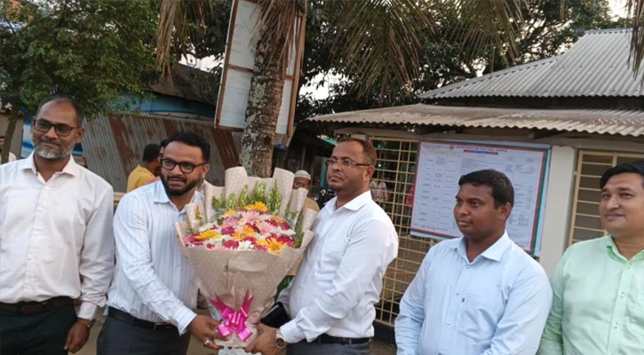 ‎ভালুকায় হবিরবাড়ী ইউনিয়ন ভূমি অফিস পরিদর্শনে জেলা প্রশাসক ডিসি) মো. সাইফুর রহমান।