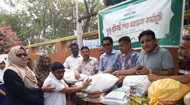 সাতক্ষীরায় ফোরাম ‍‍`৮৭-এর পক্ষ থেকে প্রতিবন্ধিদের মাঝে ঈদ সামগ্রী বিতরণ