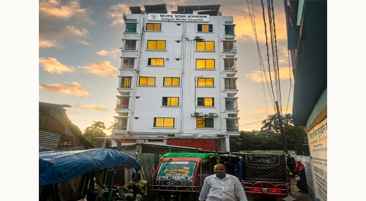 ঈদগাঁওয়ে অসহায় রোগীদের পাশে ঈদগাহ মডেল হাসপাতাল