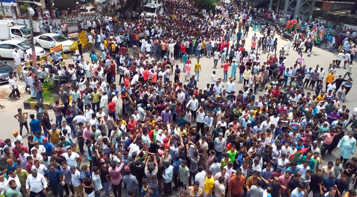 ইশরাক সমর্থকদের দখলে মৎস্য ভবন মোড়, যান চলাচল বন্ধ