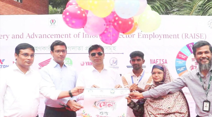 কর্মসংস্থান সৃষ্টির লক্ষ্যে নওগাঁয় দিনব্যাপী চাকরি মেলা