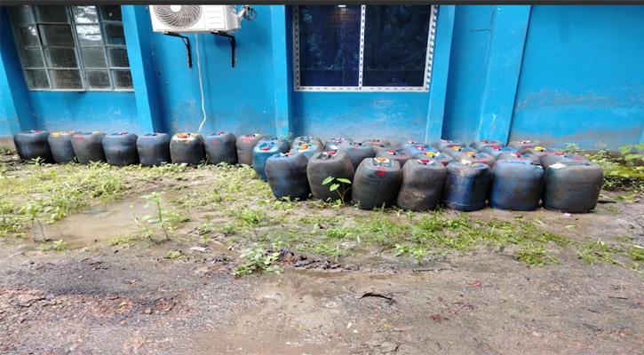 হাতিয়াতে ফেরিঘাট থেকে ১৮০০ লিটার চোরাই ডিজেল জব্দ, গ্রেপ্তার ১