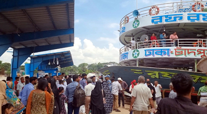 চাঁদপুর লঞ্চঘাটে কর্মস্থলমুখী যাত্রীর ভিড়