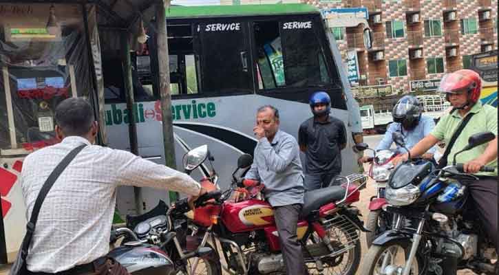 বান্দরবানে পেট্রোল-অকটেন সংকট, ভোগান্তিতে শেষ নেই চালকদের