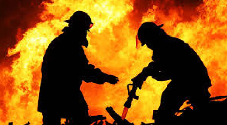 বনানীতে বহুতল ভবনে আগুন