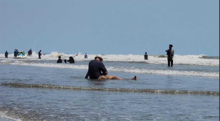 কক্সবাজারে হঠাৎ পর্যটক খরা, হতাশ পর্যটন ব্যবসায়ীরা