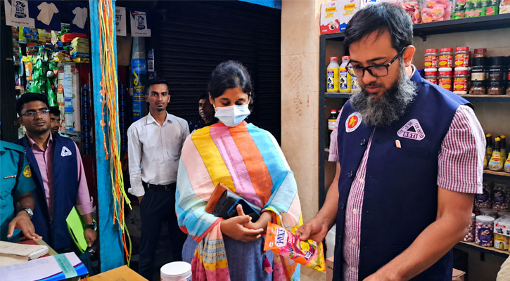 রাজশাহীতে বিএসটিআই’র অনুমোদনহীন বিদেশী ‘চকলেট ও লজেন্স’ বিক্রি করায় দশ হাজার টাকা জরিমানা