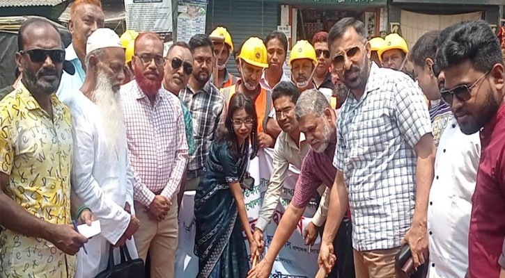 সাতক্ষীরার কলেজ রোড  নির্মাণ কাজের উদ্বোধন