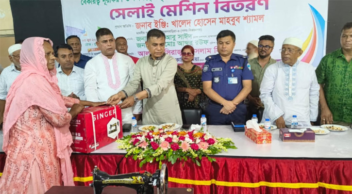 ব্রাহ্মণবাড়িয়ায় অর্থনৈতিক মুক্তির লক্ষ্যে  সেলাই মেশিন পেলেন ৬০ নারী