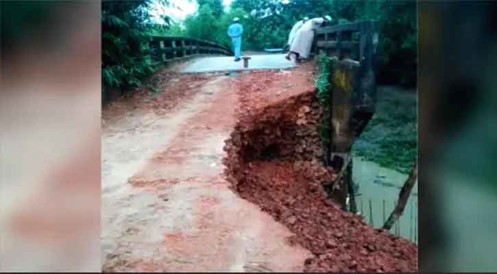 লামায়  হুমকির মুখে কাঁঠালছড়া সড়কের কোটি টাকার ব্রিজ