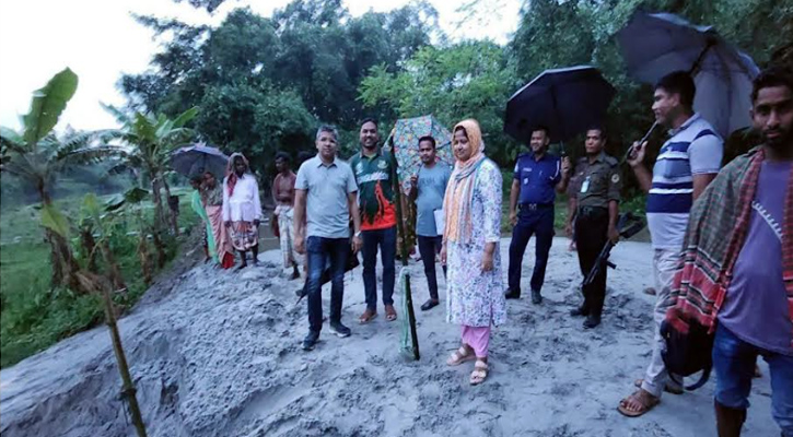 ডিমলায় অবৈধ বালু উত্তোলনে ব্যবহৃত দুটি মেশিন জব্দ, ট্রাক্টরকে ৫০ হাজার টাকা জরিমানা