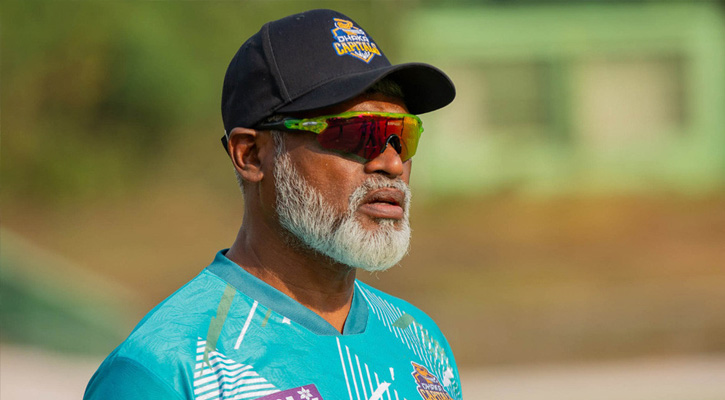 মাঠেই হার্ট অ্যাটাক করে মৃত্যুবরণ করলেন ঢাকার সহকারী কোচ