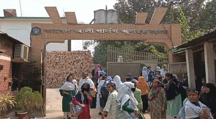 শ্রীপুরে সরকারি আদেশ অমান্য করে ৩ স্কুলে পাঠদান, সাংবাদিকদের ওপর ক্ষিপ্ত হলেন প্রধান শিক্ষক