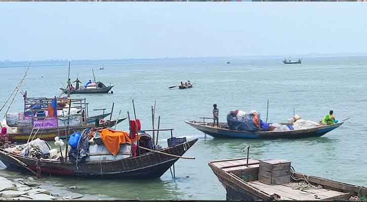 ইলিশ উৎপাদন বাড়াতে পদ্মা-মেঘনায় দুই মাস মাছ ধরা নিষিদ্ধ