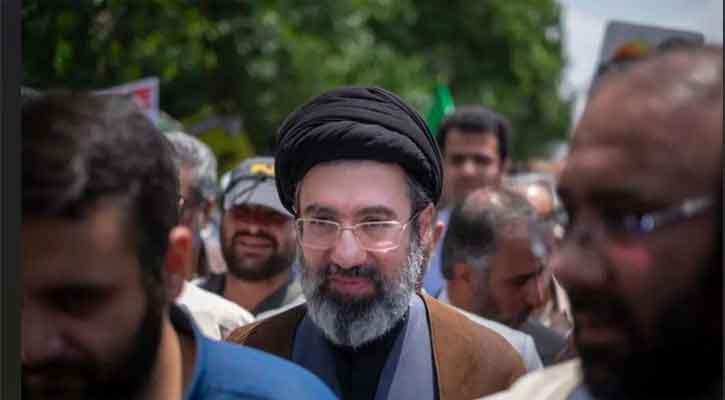 ইরানের সর্বোচ্চ নেতা হওয়ার দৌড়ে এগিয়ে খামেনিপুত্র মোজতবা