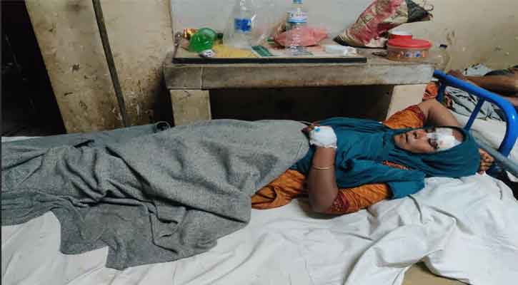 সালথায় তুচ্ছ ঘটনা কে কেন্দ্র করে  নারীকে মারপিট