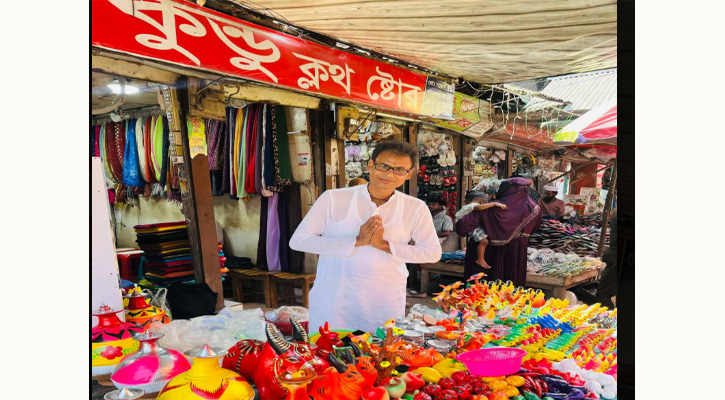 শিক্ষার আলো ছড়ান, ধর্মচর্চায় নিবেদিত- শেকড়ের টানে মৃৎশিল্পী বিকাশ কুমার পাল